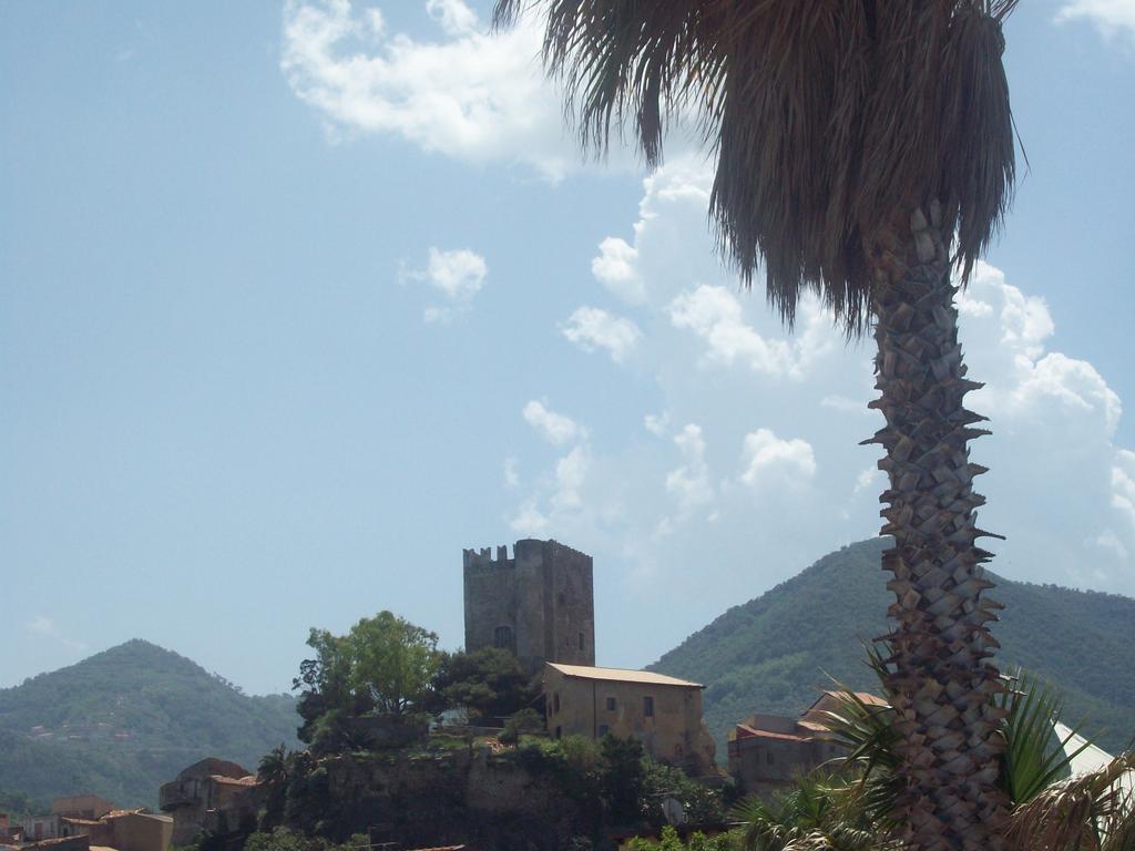 Al Fakhar Ficarra Exterior foto